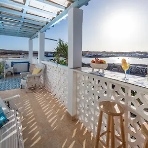  Сasa de vacaciones Beachfront Two Bedrooms House Casa Toral España